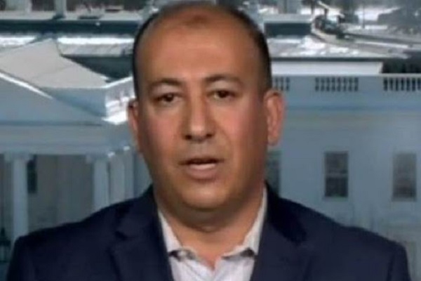 محمد المنشاوى يكتب: دي سانتيس.. فرصة للتخلص من عبء ترامب